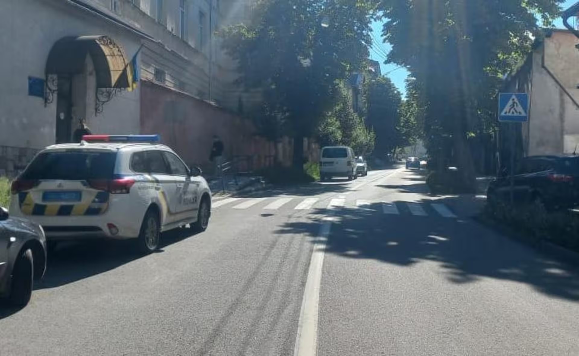 У Львові жінка потрапила під колеса авто: фото з місця аварії