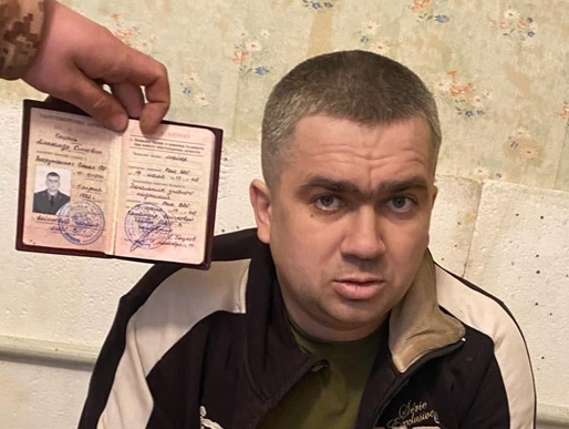 Українські військові взяли в полон російського підполковника в украденому спідньому