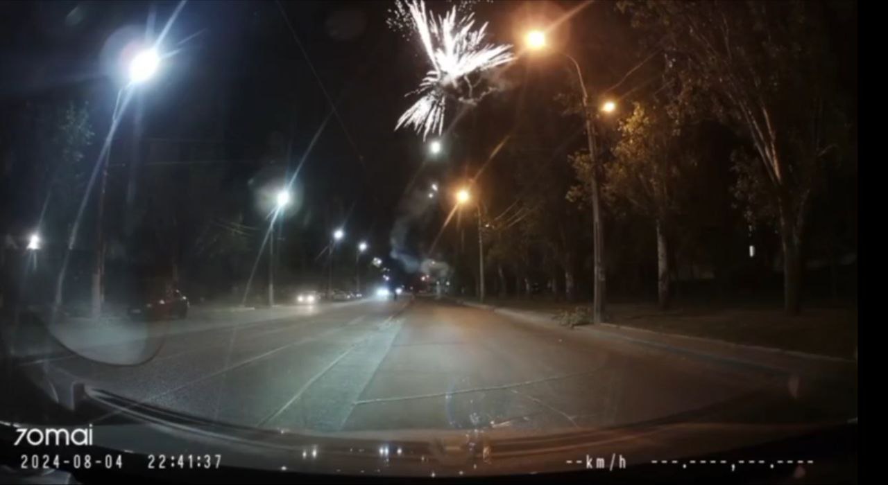 В Маріуполі окупанти влаштували салюти (відео)