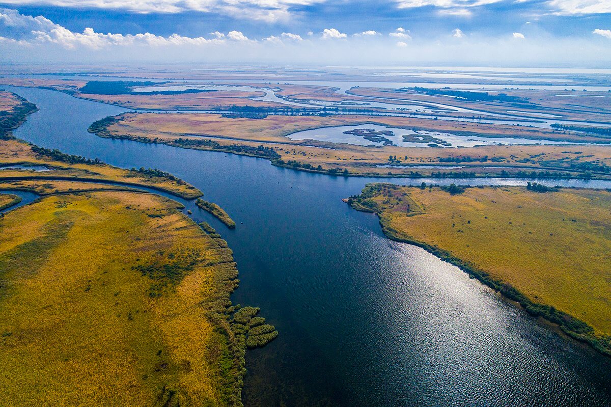 Через підриви суден в унікальний Нацпарк на Дніпрі стікають тонни пального, - ОК «Південь»