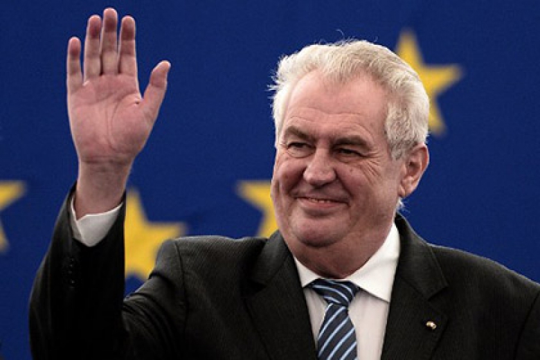 Президент Чехії, який дружив із Путіним, висміяв російську армію