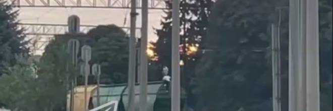 На Хмельниччині чоловіка вдарило струмом на даху поїзда: в якому він стані
