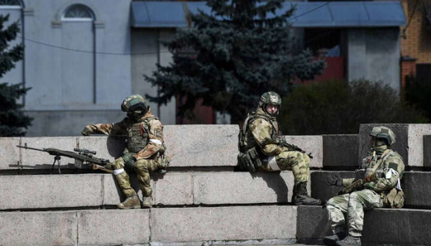 Грабують і «евакуюють». Безчинства росіян на окупованих територіях