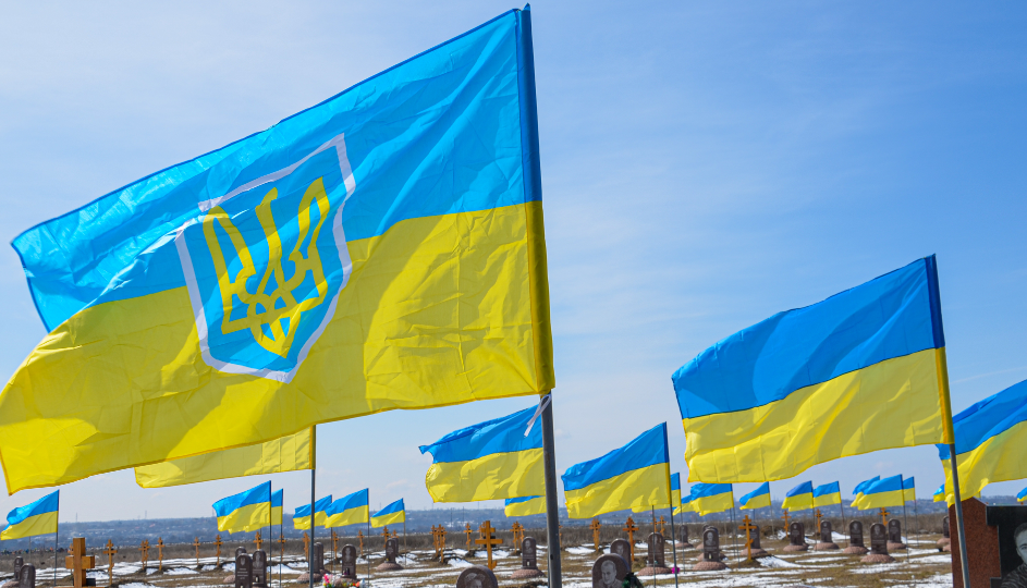 На Запоріжжі жінка підпалила прапор на могилі Захисника України