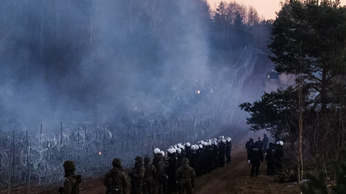 Білоруські силовики ламали паркан для прориву нелегальних мігрантів на територію Польщі