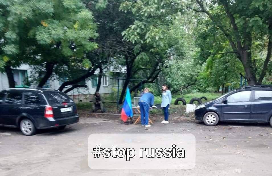 Ходять з блокнотиком. Гайдай розповів про "референдум" на Луганщині