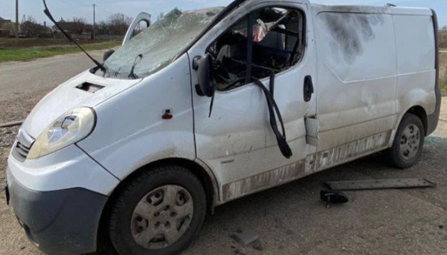На Дніпропетровщині ворожий дрон влучив в авто, є загиблий та поранений