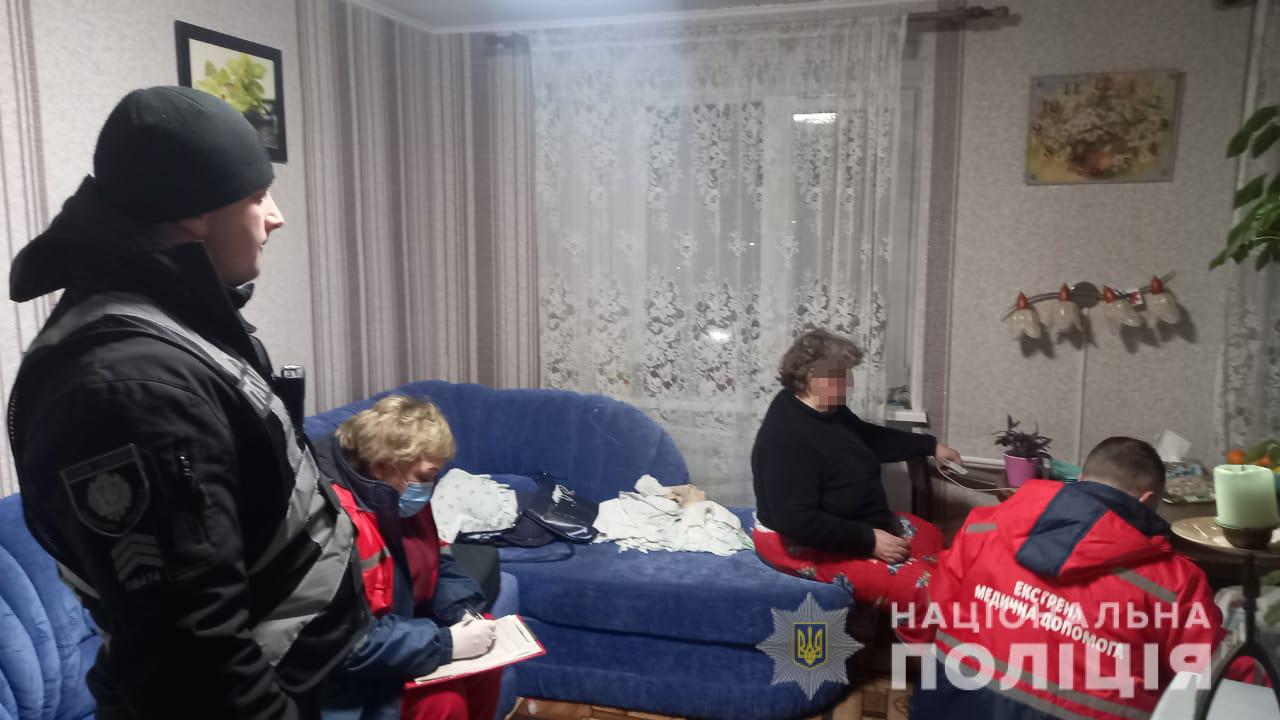 На Львівщині жінку паралізувало у замкненій кімнаті. Її врятували поліцейські