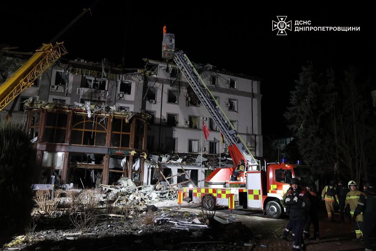 Зеленський повідомив про обстріл готелю в Кривому Розі: постраждали іноземці