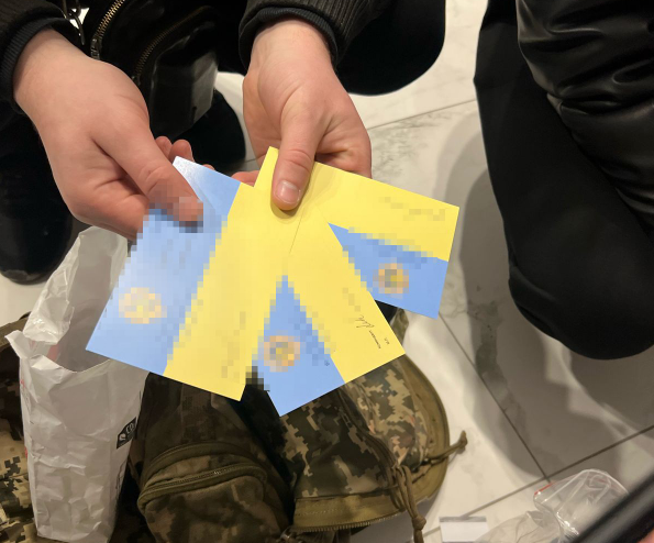 За 200 доларів: на Львівщині 20-річний хлопець підробляв перепустки та посвідчення військових