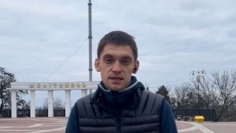 Сім годин з мішком на голові і крики із сусідньої камери, - мер Мелітополя розповів про свій полон