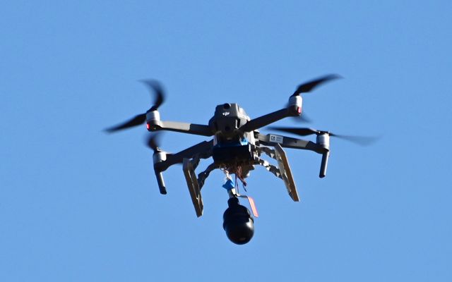 На Харківщині війська РФ ударили дроном по автівці: є поранені