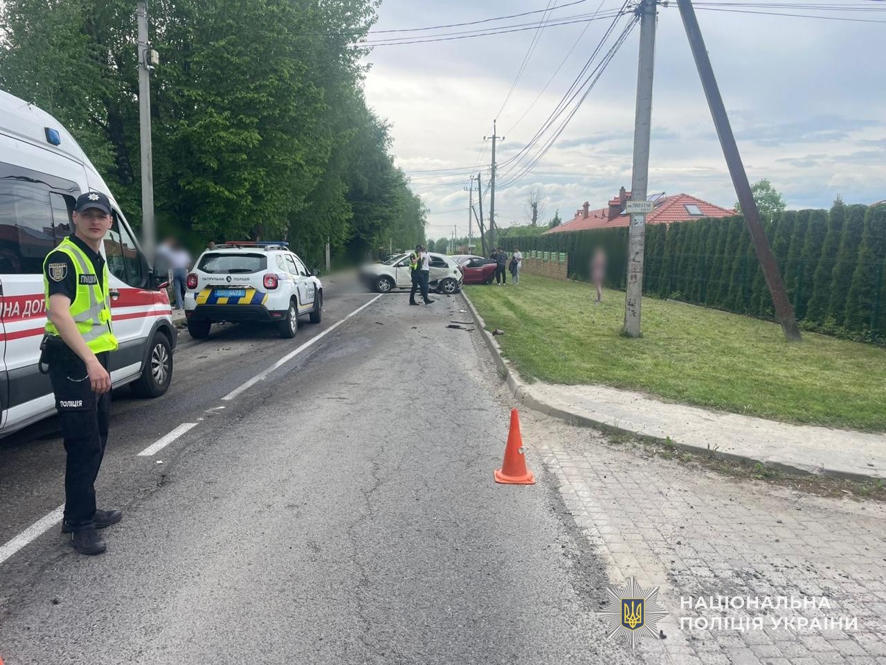 Поблизу Львова в автотрощу потрапила Tesla: фото з місця аварії