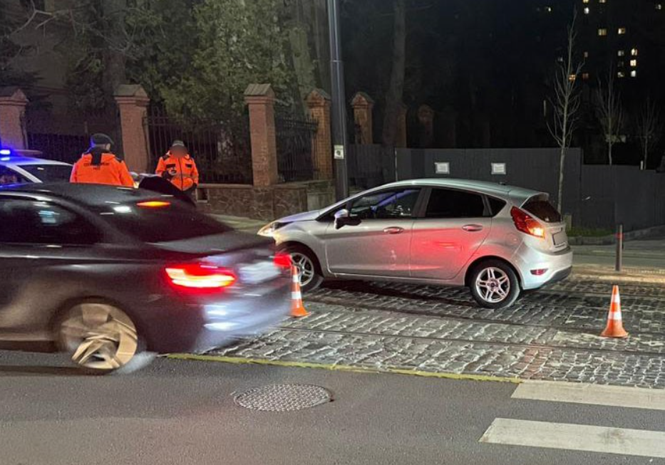 У Львові автівка збила 80-річну жінку: постраждала потрапила в лікарню