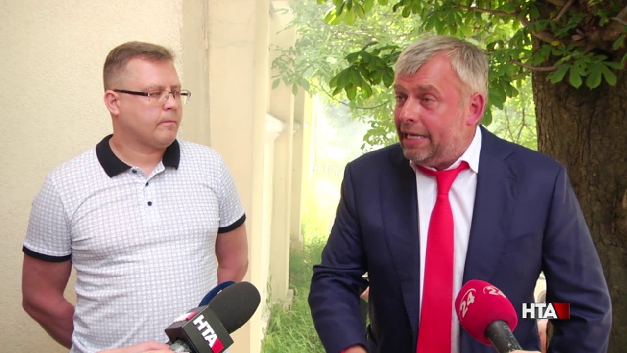 Львівську тютюнову фабрику обшукують представники різних силових структур