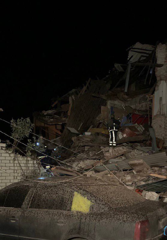 Уночі обстріляли два житлові райони Харкова: влучили у будинок і лікарню