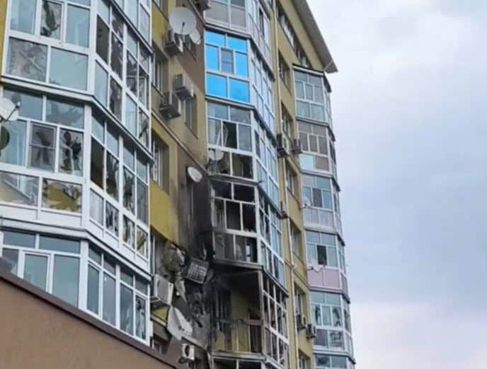 У Воронежі безпілотник врізався в багатоповерхівку