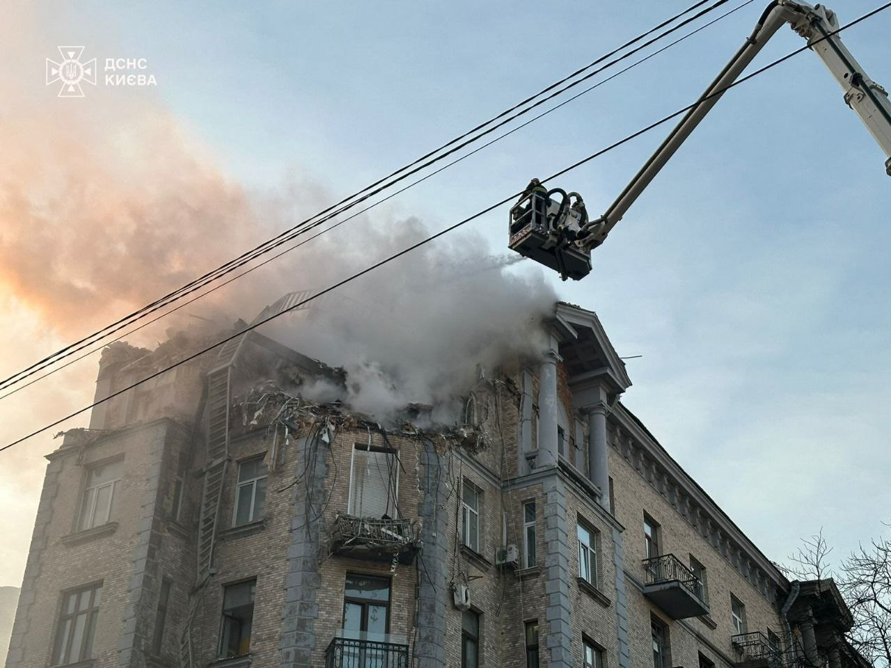 Нічні вибухи у Києві: відео перших хвилин після падіння "шахеда"