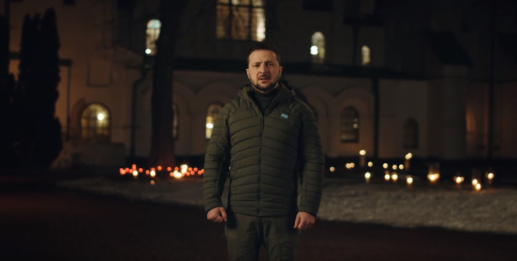 "Ми не чекатимемо дива, адже творимо його самі". Зеленський привітав українців з Різдвом