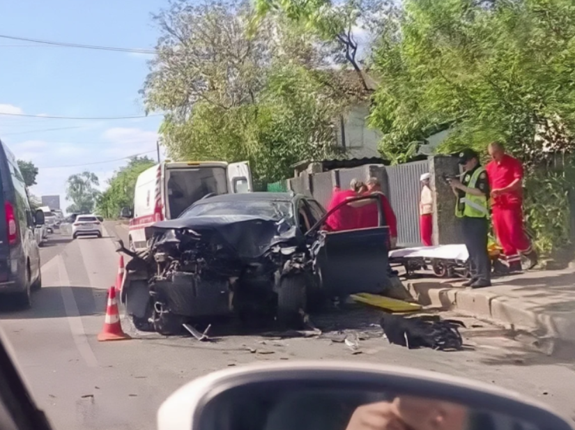 Рух заблоковано: у Львові через жорстку ДТП утворився величезний затор (відео)