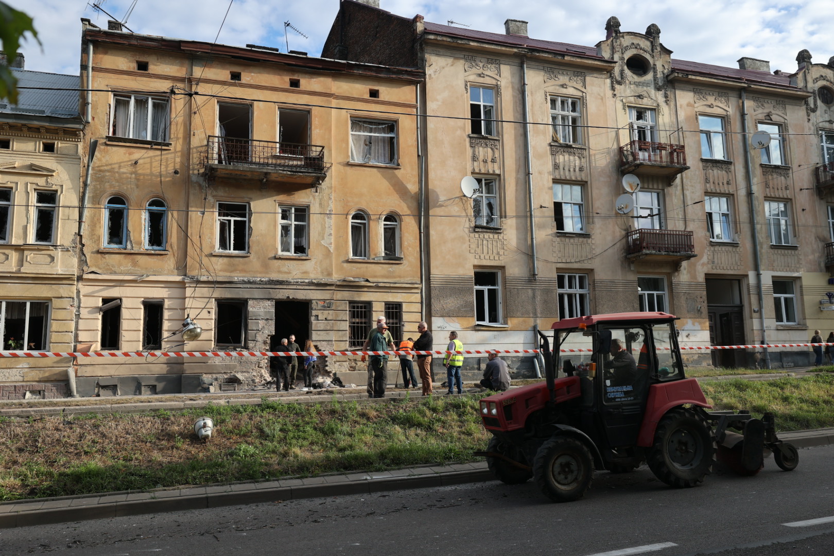 Міська рада Львова повідомила про наслідки удару по Львову (нові фото з місця)
