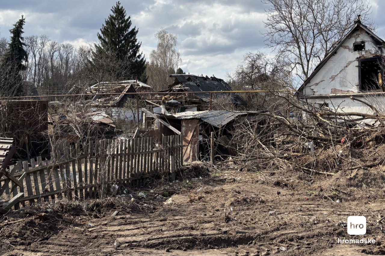 Коростень оговтується після ворожого удару РФ: Який вигляд має місто (фоторепортаж)