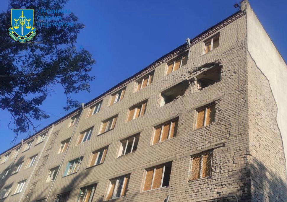 Рашисти обстріляли Херсон. Двоє цивільних загинуло
