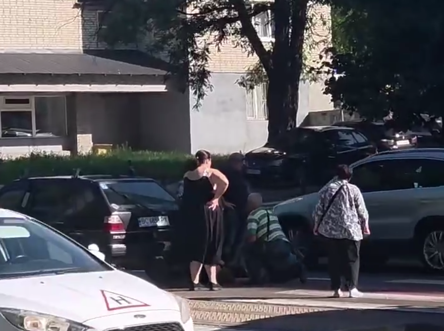 У Львові збили жінку біля пішохідного переходу: перші деталі з місця події (відео)