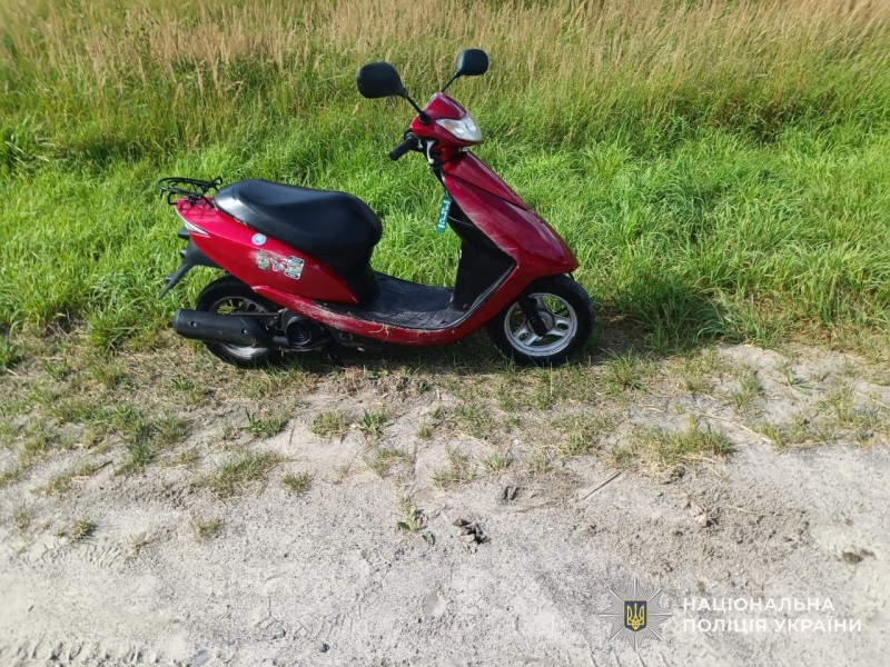 На Львівщині неповнолітній на скутері збив пенсіонерку