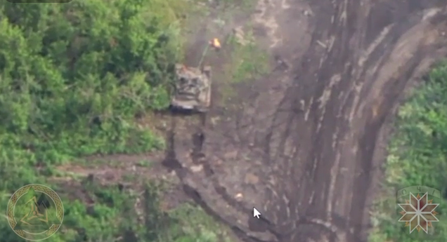 Українські воїни знищили російські танки FPV-дронами. Сирський показав відео