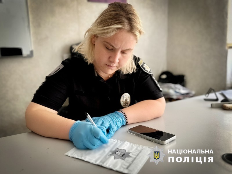 В Одесі неповнолітній грабіжник вкрав телефон, використовуючи газовий балончик