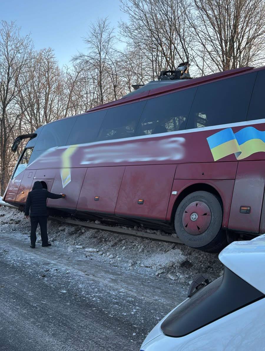 Автобус з пасажирами потрапив в серйозну аварію на Львівщині (фото)
