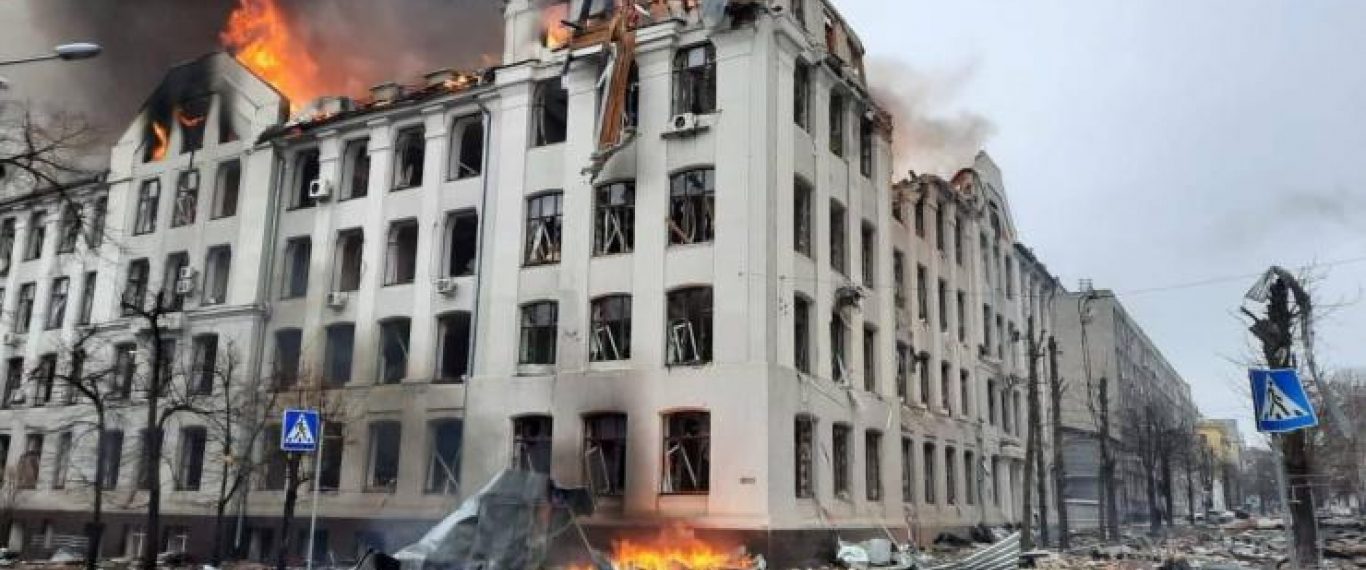 Окупанти атакували з "Градів" поліклініку в Харкові, є загиблі