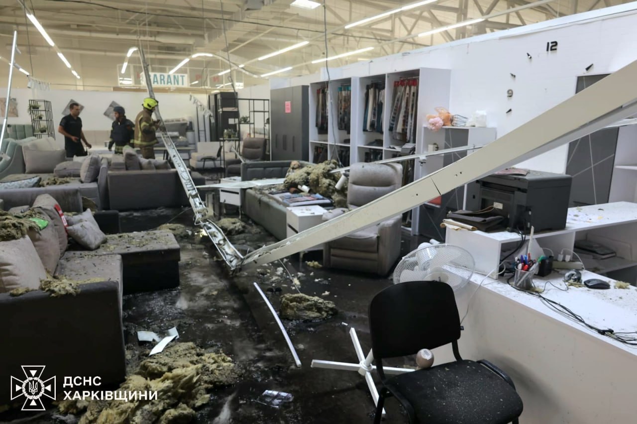 Удар по меблевому магазину в Харкові: з’явилися фото наслідків