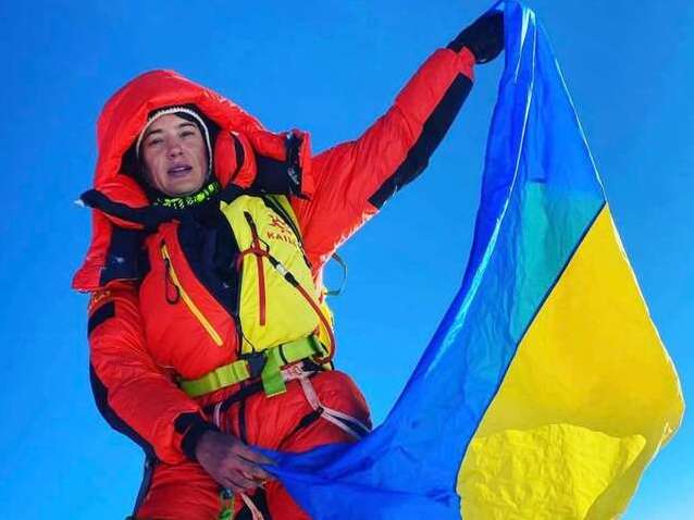 Прапор України замайорів на найвищій світовій вершині