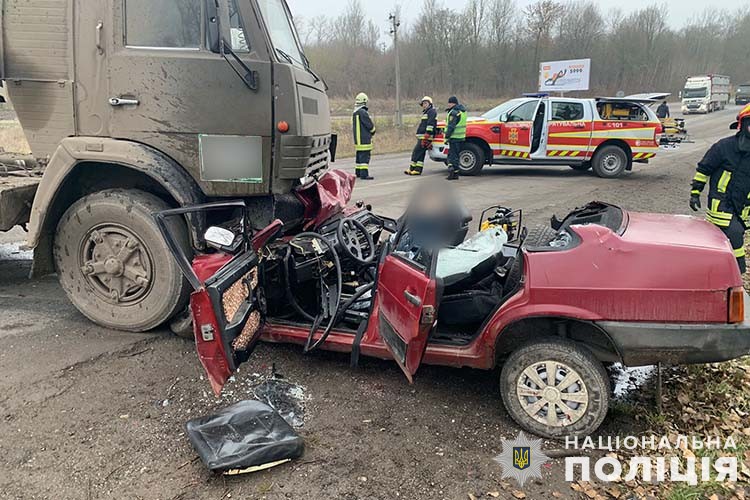 На Тернопільщині вантажівка зіткнулась з легковиком: загинула 66-річна жінка
