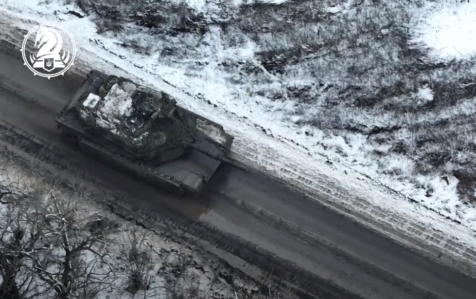 Розбивають на молекули. З'явилося перше відео роботи танків Abrams на фронті