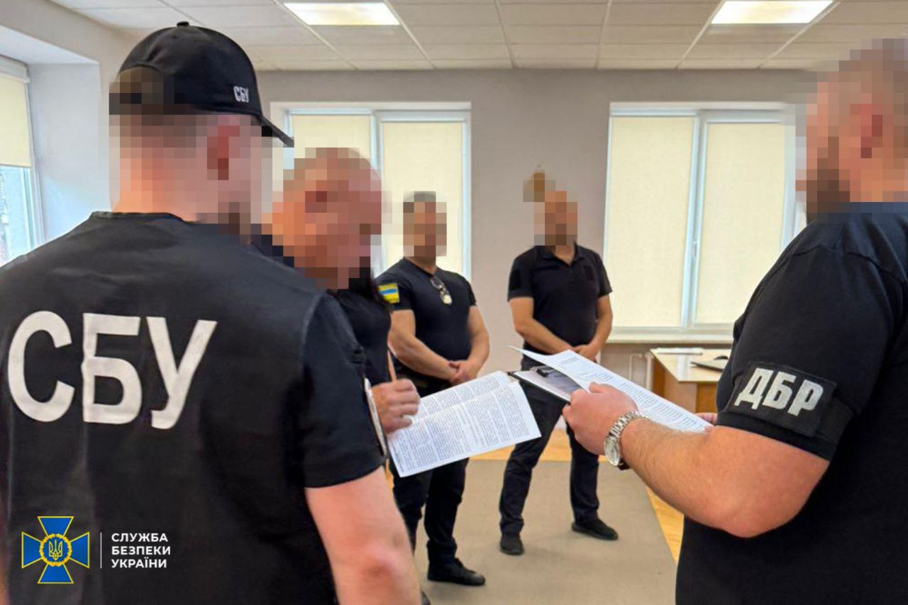 Правоохоронці провели масштабні обшуки на митницях: викрили схеми у 4-ох регіонах