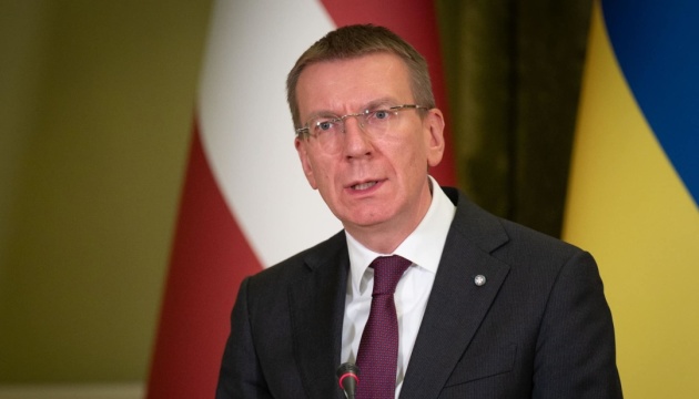 Україна має право завдавати ударів у відповідь по об'єктах на території РФ, – президент Латвії
