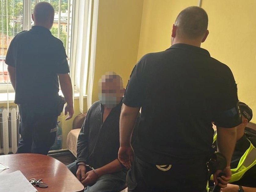 На Львівщині затримали чоловіка, який підстрелив з рушниці сина