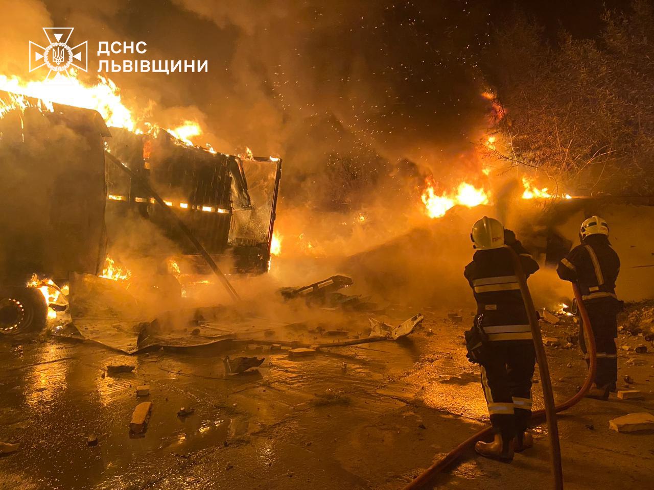 Росія атакувала Львівщину трьома безпілотниками: з'явилися фото і відео наслідків
