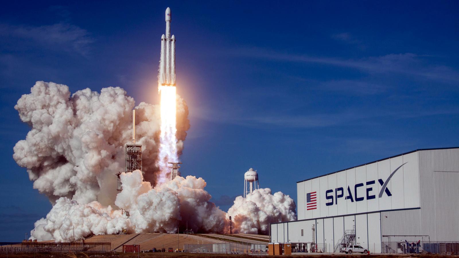 SpaceX підписала контракт із NASA
