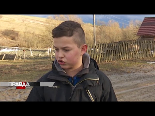 Школярі взялись відремонтувати дорогу