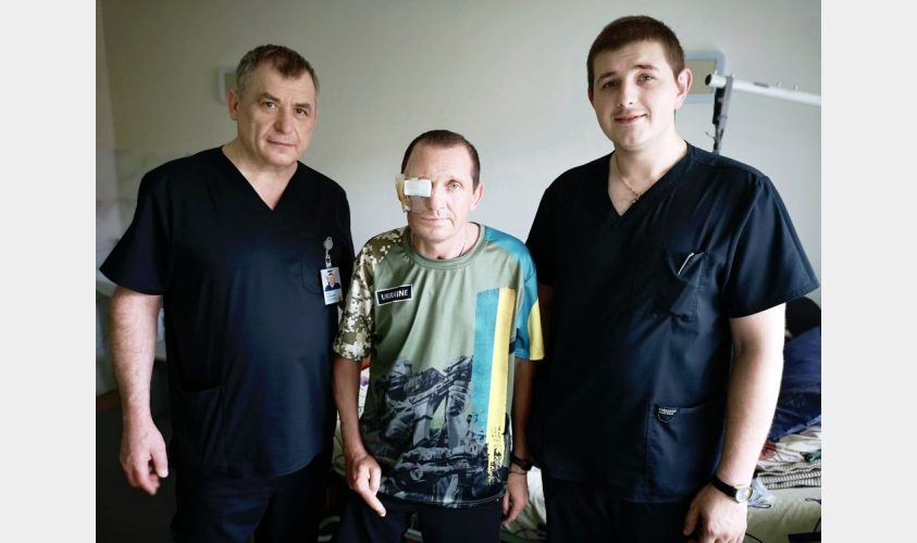 Пережив 69 операцій: у Львові воїну, який втратив ногу і пів лиця, відновили обличчя