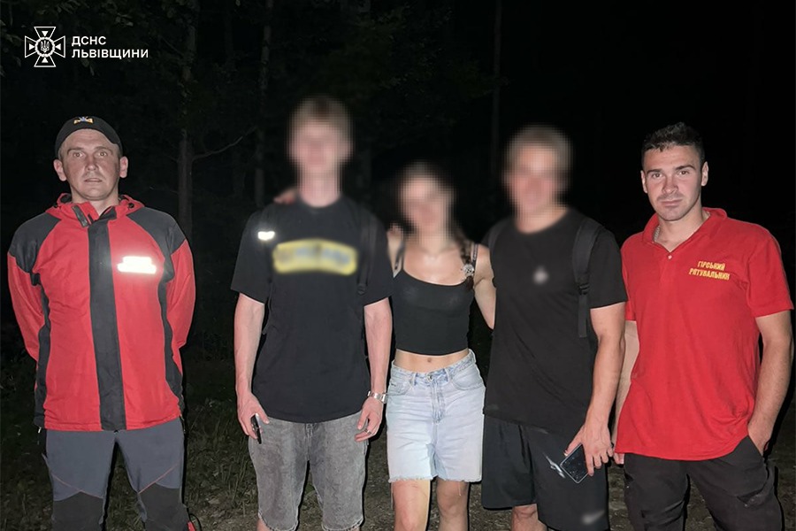 На Львівщині відшукали трьох туристів, які заблукали в горах