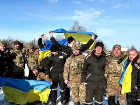Мить радості і здійсненої надії: деталі 50-го обміну полоненими. Відео дня