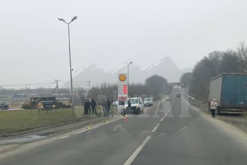 На Львівщині біля заправки авто на смерть збило людину