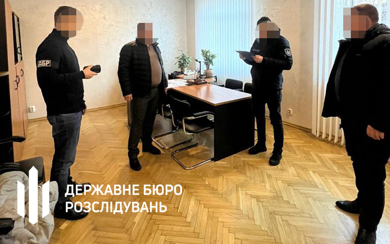 Елітні автомобілі, годинники та земельні ділянки. Депутат рівненської облради незаконно збагатився на мільйони доларів