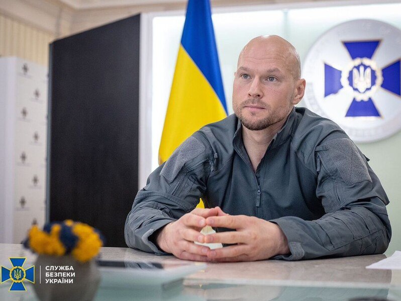 Повістка журналісту через розслідування. Глава СБУ відсторонив Вітюка і відправив на передову