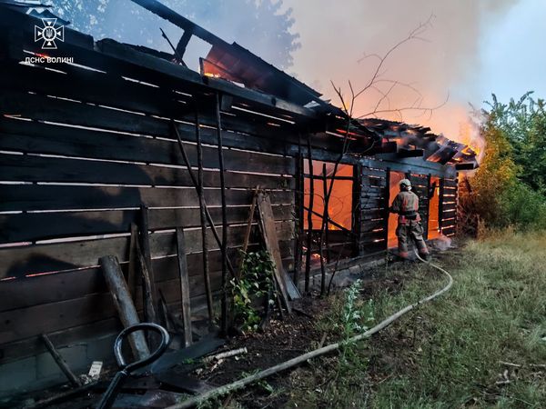 На Волині одразу три пожежі спалахнули через блискавки